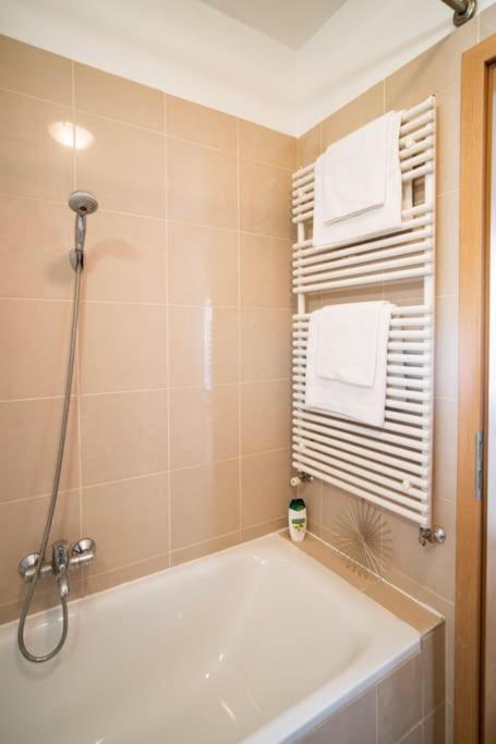 Free Parking! Soho Budapest 304, 4 Ppl, Ac, Fast Wifi, Smart Tv Ngoại thất bức ảnh
